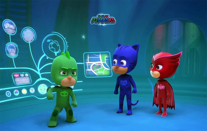 atuno, Buhíta y Gekko en una escena de la serie de dibujos PJ Masks. Los 3 super héroes están en misión especial y han llegado a la guarida secreta