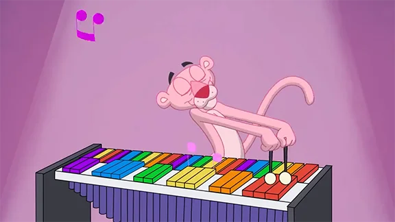 La Pantera Rosa toca la música de la intro de su show de televisión