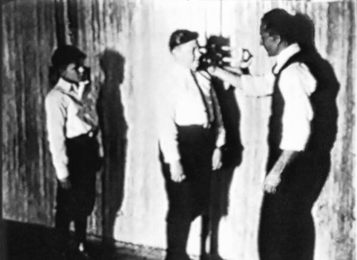 La primera película educativa de Disney se hizo para un dentista local, no era de dibujos animados y se llamó “Tommy Tucker’s Tooth“. Se estrenó en 1922.